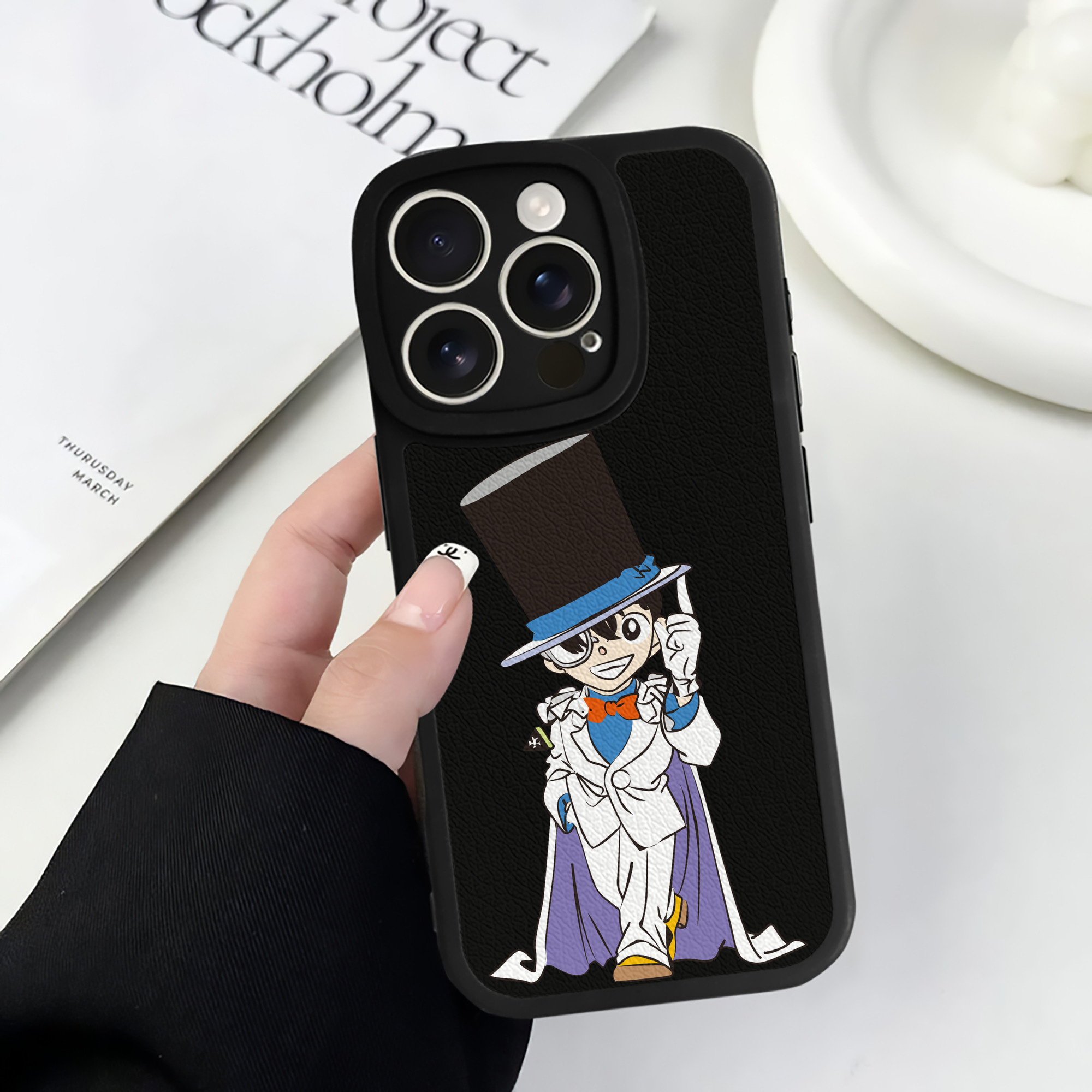 （画像用） 名探偵コナン 江戸川 コナン Detective Conan Conan Edogawa 【iPhone 16シリーズ対応】シリコンスマホケース（レザー調） 材質：シリコン